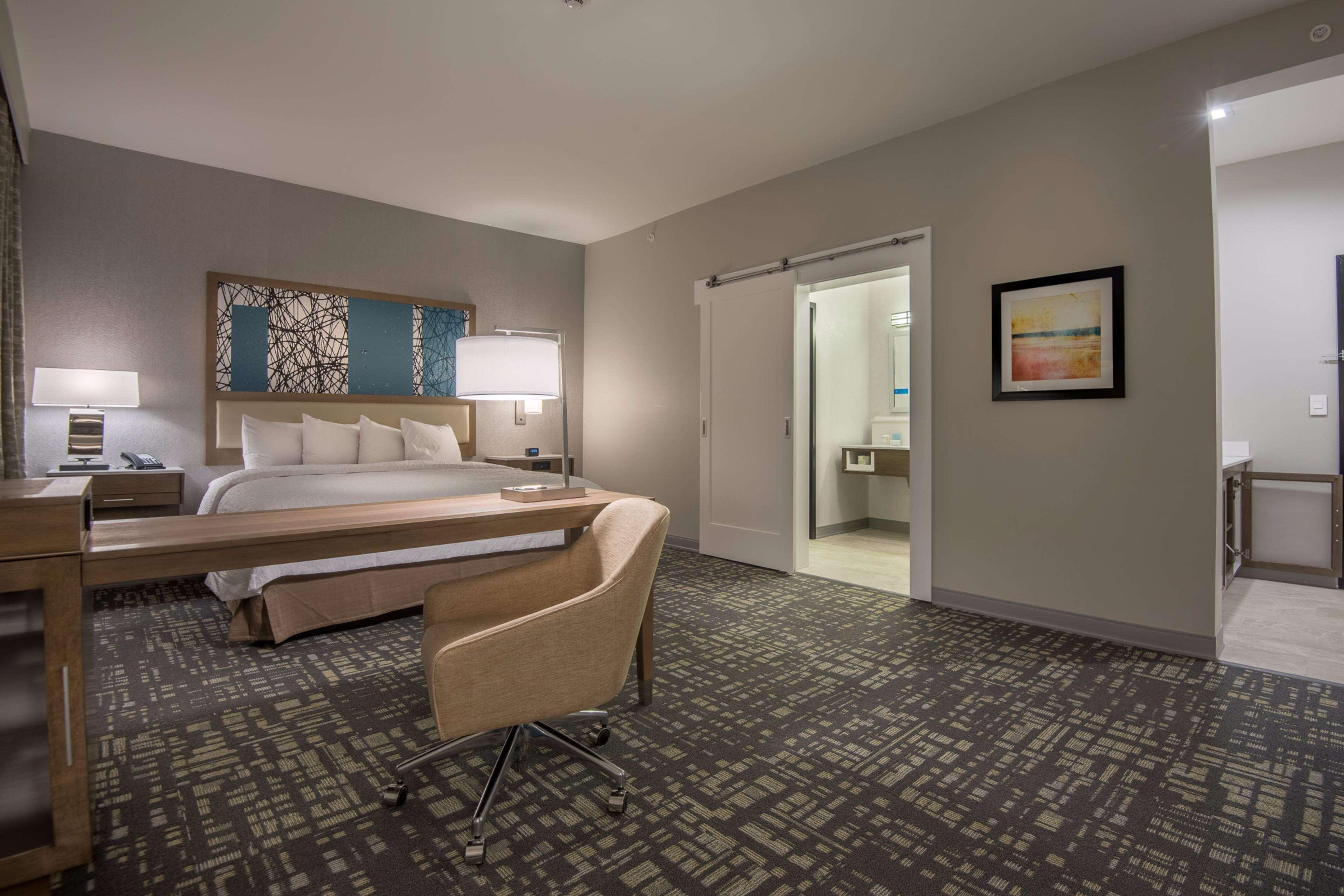 Hampton Inn & Suites Dallas-Колоні Екстер'єр фото