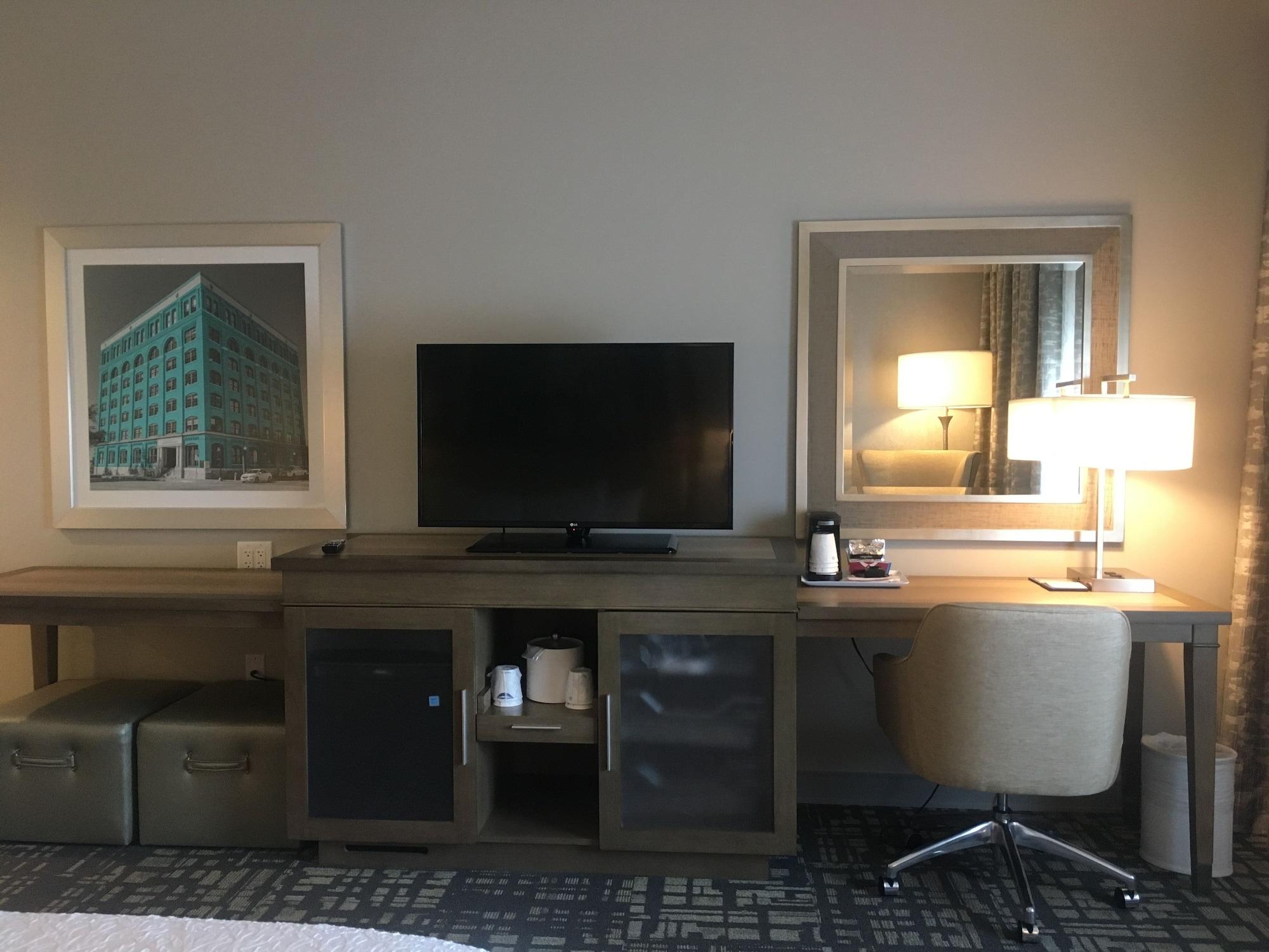 Hampton Inn & Suites Dallas-Колоні Екстер'єр фото